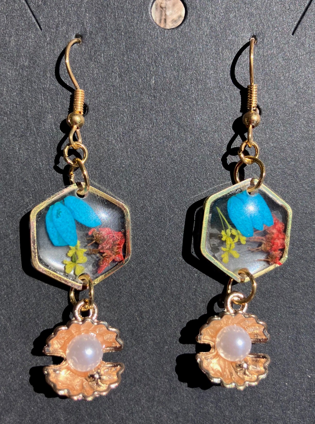 Pressed dried flowers in UV resin with clams & pearls earrings