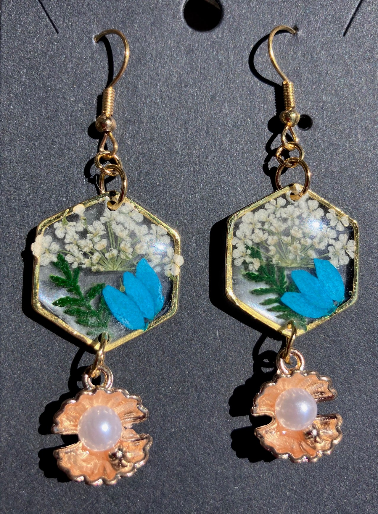 Pressed dried flowers in UV resin with clams & pearls earrings