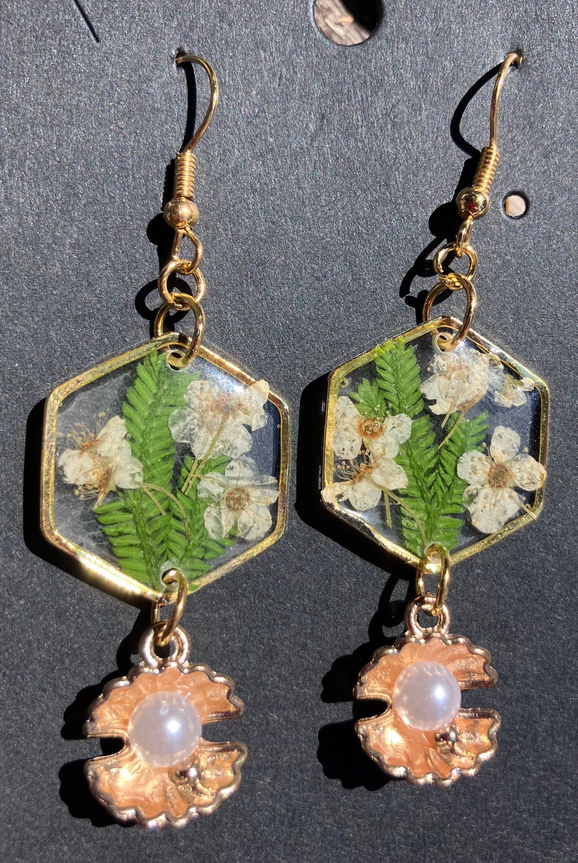 Pressed dried flowers in UV resin with clams & pearls earrings