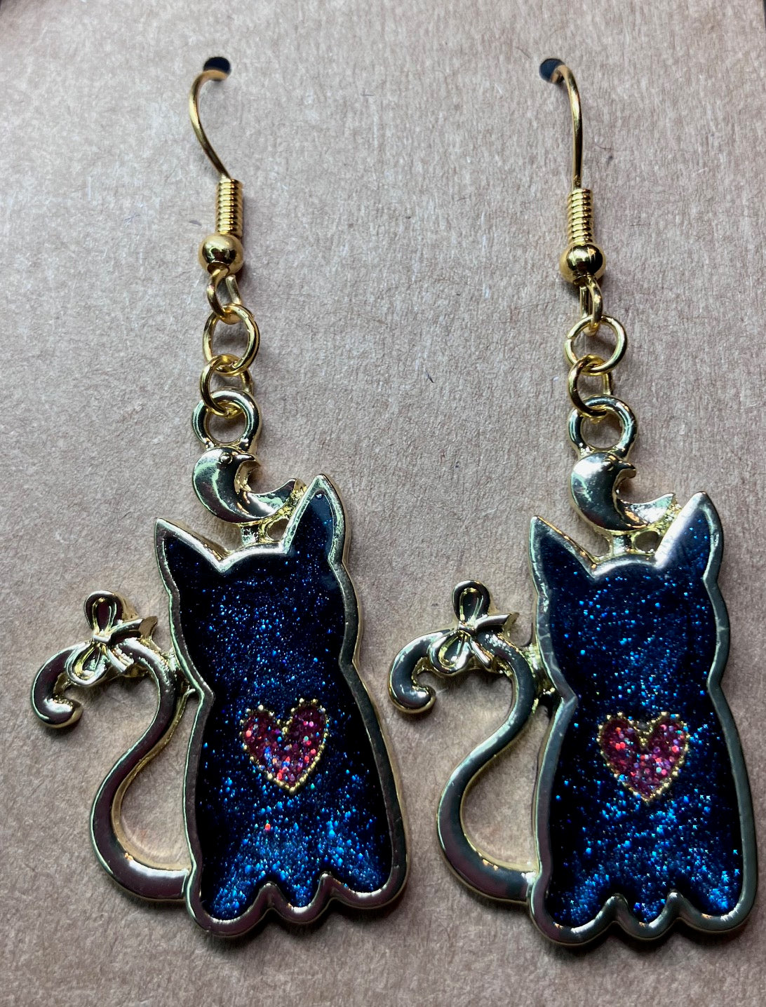 ******NEW****** Kitty earrings made with metal & UV resin